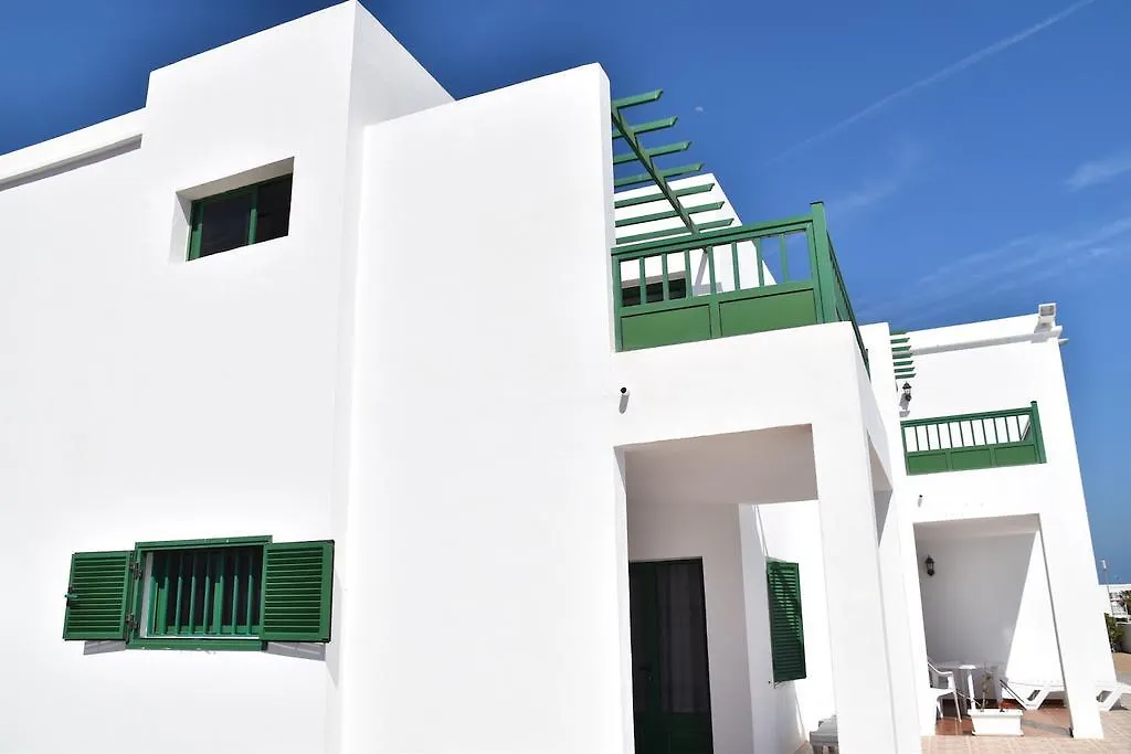 Alhambra Apartamentos Tias